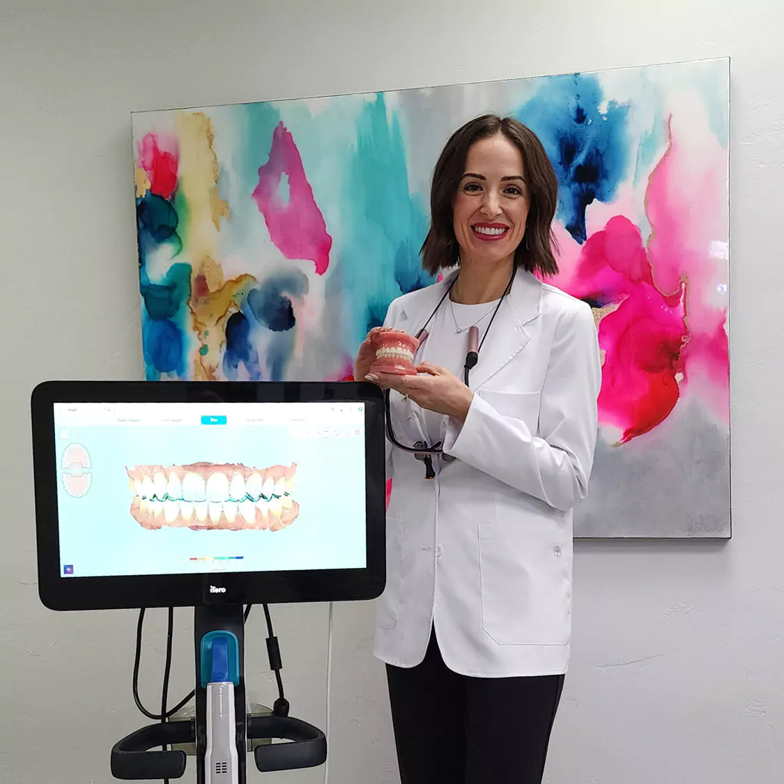 Dr. Traci Leon with general dentistry technology
